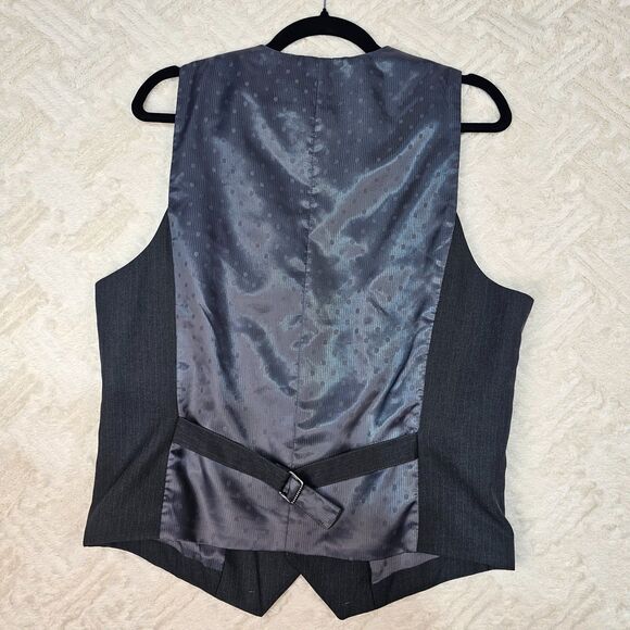 Van Heusen Button Down Vest Charcoal Striped Men's Size Small - Picture 2 of 5